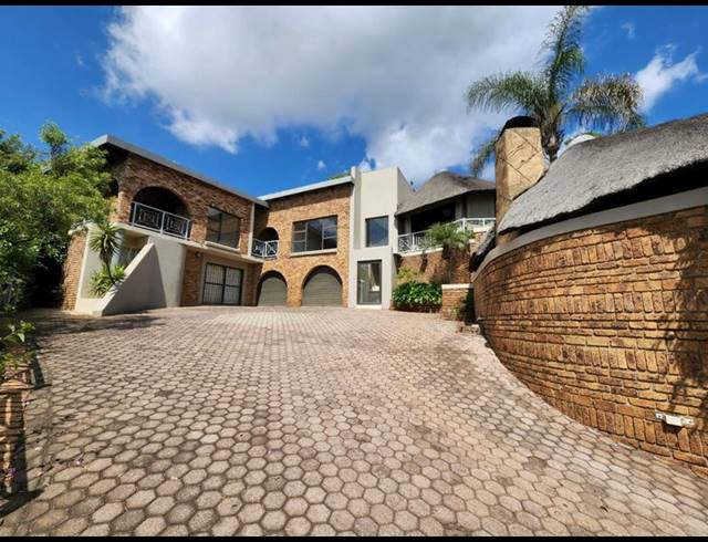 5 BEDROOM HOUSE FOR SALE IN KLOOFENDAL
